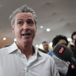 Thống đốc bang California phản đối chính sách phản khí hậu của ông Trump