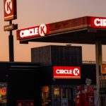 Khi các cửa hàng tiện lợi trở thành điểm nóng lừa đảo với tổng thiệt hại hơn 330 triệu USD năm 2025 tại Mỹ