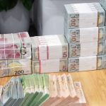 Tạm dừng yêu cầu doanh nghiệp xuất hóa đơn khi bán ngoại tệ cho ngân hàng