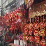 V&agrave;o m&ugrave;a kinh doanh tết, phố phụ kiện trang tr&iacute; rực rỡ sắc m&agrave;u