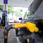 Xăng trong nước giảm kỳ đầu tiên của năm mới