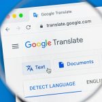 Lúc dịch, lúc ‘trò chuyện’