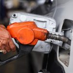 Tăng mạnh, xăng RON 95-V vượt mốc 21.000 đồng/lít