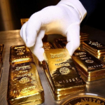 Tối ngày 13/2, giá vàng đảo chiều tăng mạnh