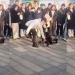 Robot hình người của Trung Quốc mất kiểm soát, đá chảy máu mũi người điều khiển giữa đám đông