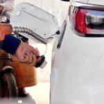 Xăng trong nước giảm mạnh trước tết?