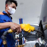 Thế giới tăng hơn 6%, dầu Brent tiến 115 USD/thùng