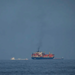 Đang vượt Eo biển Hormuz, 2 tàu chở hàng của một ‘quốc gia thân thiện’ với Iran bất ngờ quay đầu không thể di chuyển tiếp