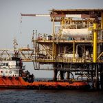 Các nhà máy lọc dầu châu Á tìm mua dầu Iran