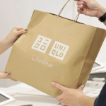 UNIQLO Việt Nam sắp thu 2.000 đồng/túi giấy