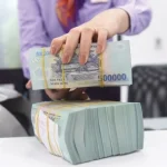 Lãi suất ngân hàng giảm, kênh gửi tiết kiệm còn hấp dẫn?