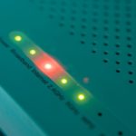 Giải mã tín hiệu đèn chớp nháy liên tục trên router Wi-Fi