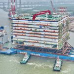 Trung Quốc thả công trình nặng 25.000 tấn, cao tương đương tòa nhà chung cư 15 tầng xuống biển: Để làm gì?