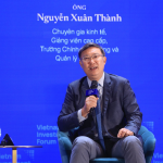 Giá vàng giảm khiến người dân bán ra nhiều hơn mua vào, góp phần hỗ trợ tỷ giá