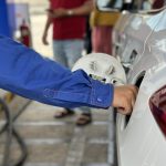 Quay đầu giảm 3%, kéo xăng trong nước giảm sâu?