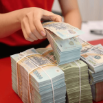 Lãi suất tiết kiệm lên 9%/năm, người gửi tiền nhấp nhổm đáo hạn ngân hàng này để gửi ngân hàng khác