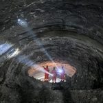 Láng giềng Việt Nam thả cỗ máy khổng lồ xuống nước, khoan xuyên nhiều lớp đất đá, lộ diện ‘kỳ quan’ chưa từng có dưới con sông dài thứ 3 thế giới