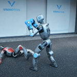 Tỷ phú Phạm Nhật Vượng “khoe” Robot mini hình người mới lên trình bất ngờ